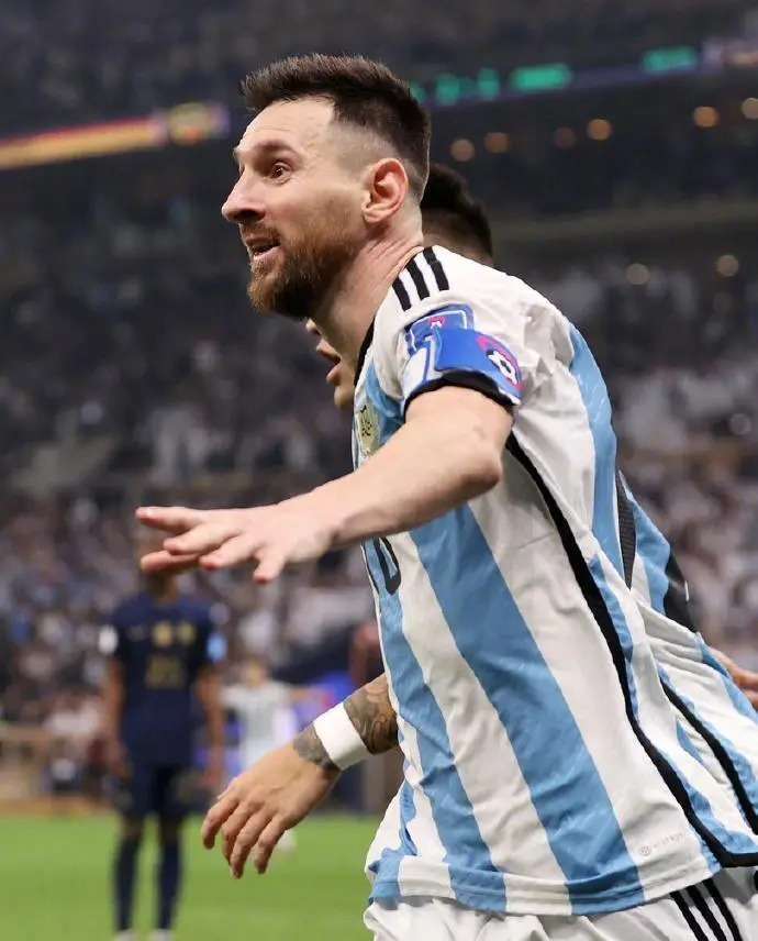 品牌历史-梅西球球迷反应视频