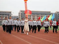 形容在赛场上驰骋拼搏的句子 形容在赛场上驰骋拼搏的句子